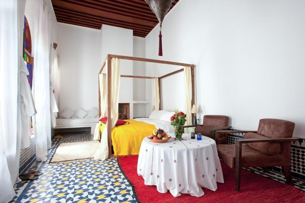 Riad Tizwa Fez Quarto foto